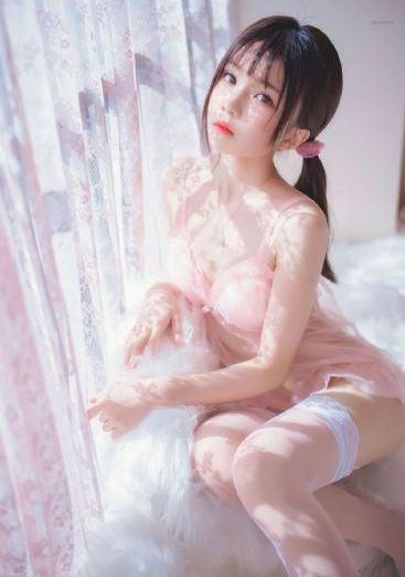 被男人狂揉吃奶胸视频