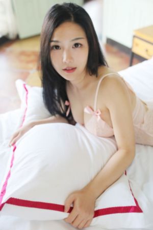 商务旅行的女老板同房