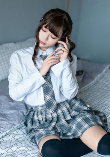 鱼跃在花见
